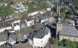 Luftaufnahme Velbert-Langenberg, Kirchen, Häuser